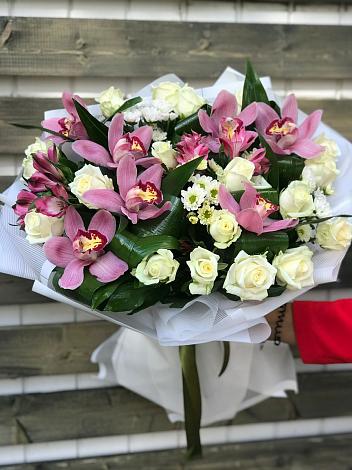 Букет цветов из: Розы и Хризантемы в Пески