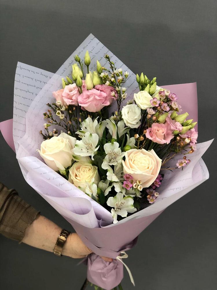 Букет цветов из: Альстромерии, Розы и Лизиантусы в Пески