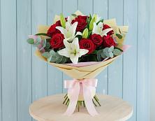Букет цветов из:  Лилии и Розы #REPLACE_PRED# Пески