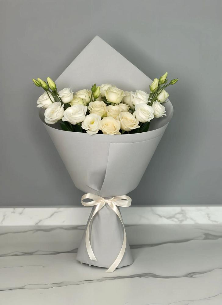 Букет цветов из: Розы и Лизиантусы в Пески