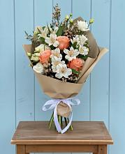 Букет цветов из:  Альстромерии, Лизиантусы, Розы и Хризантемы в Пески
