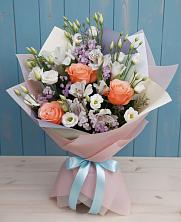 Букет цветов из:  Лизиантусы, Розы, Альстромерии и Гипсофила в Пески