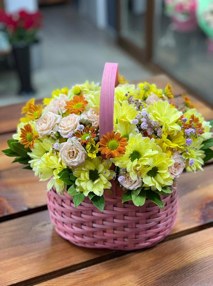 Цветочная композиция из Хризантемы и Розы в корзине в Пески