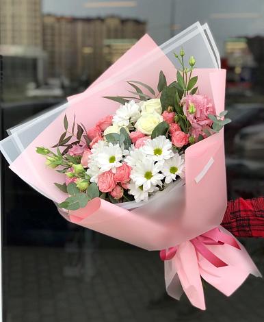 Букет цветов из: Розы, Лизиантусы и Хризантемы в Пески